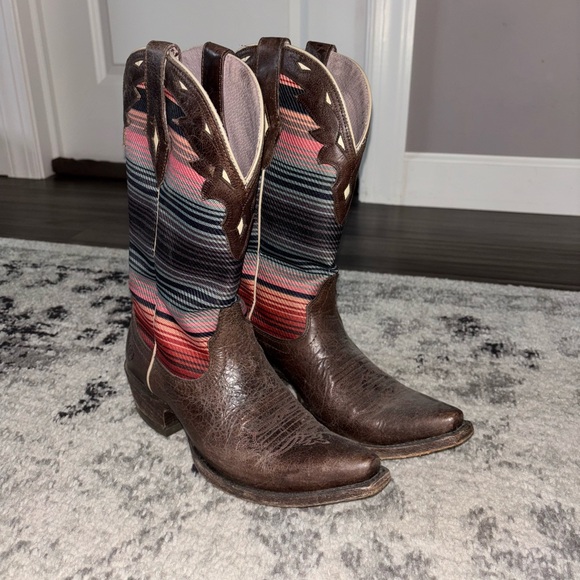 Ariat size 7 boots - Picture 1 of 6
